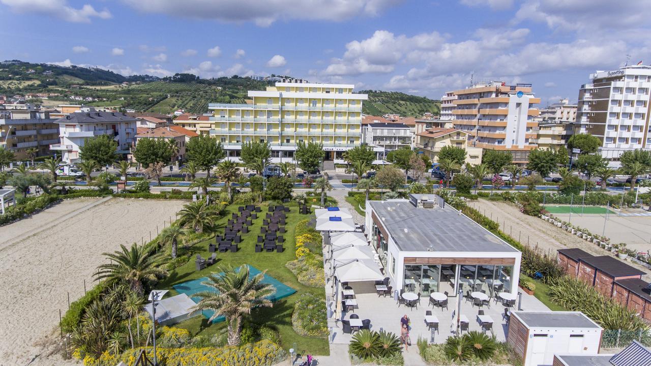 Hotel Atlas Alba Adriatica Exterior foto