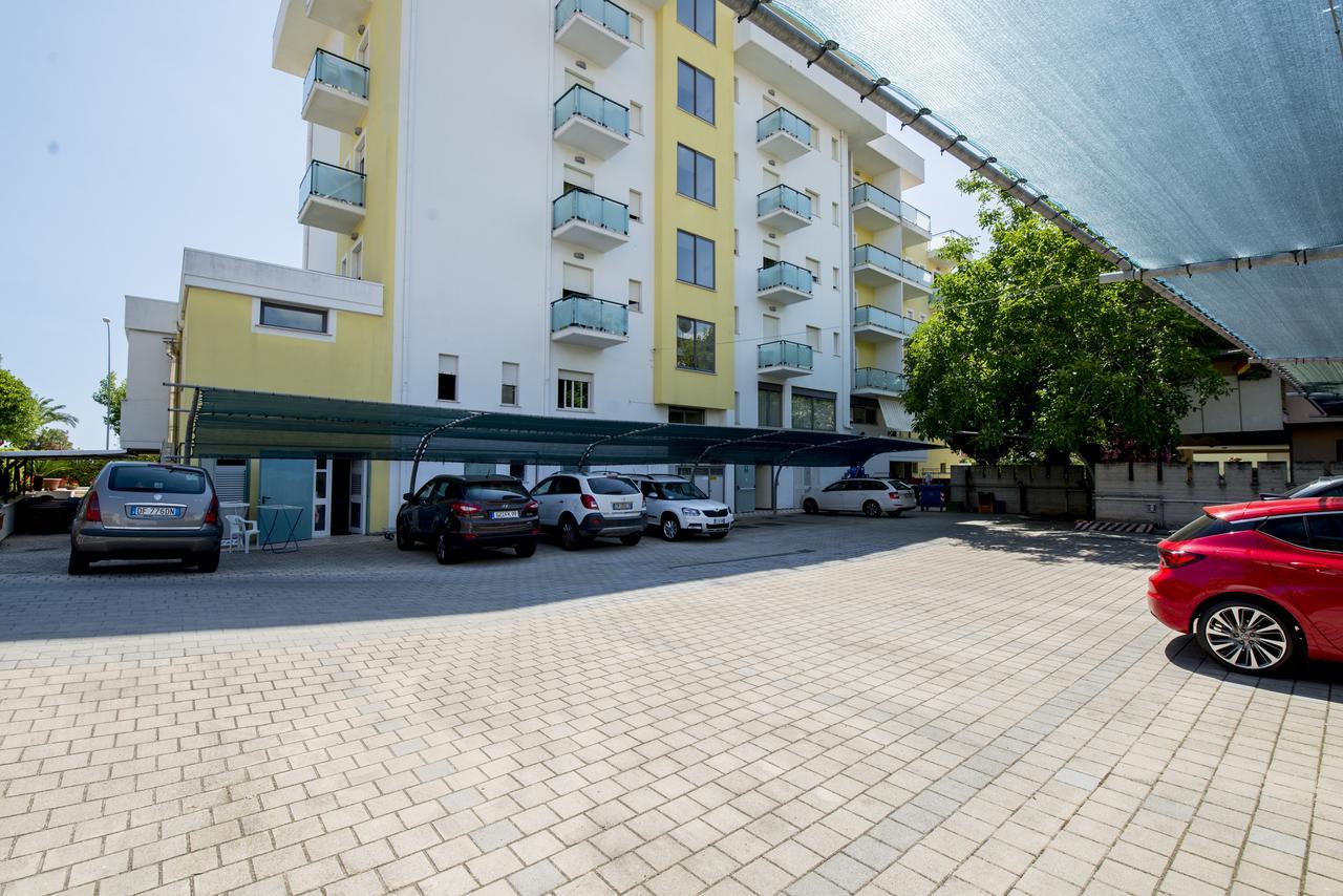 Hotel Atlas Alba Adriatica Exterior foto